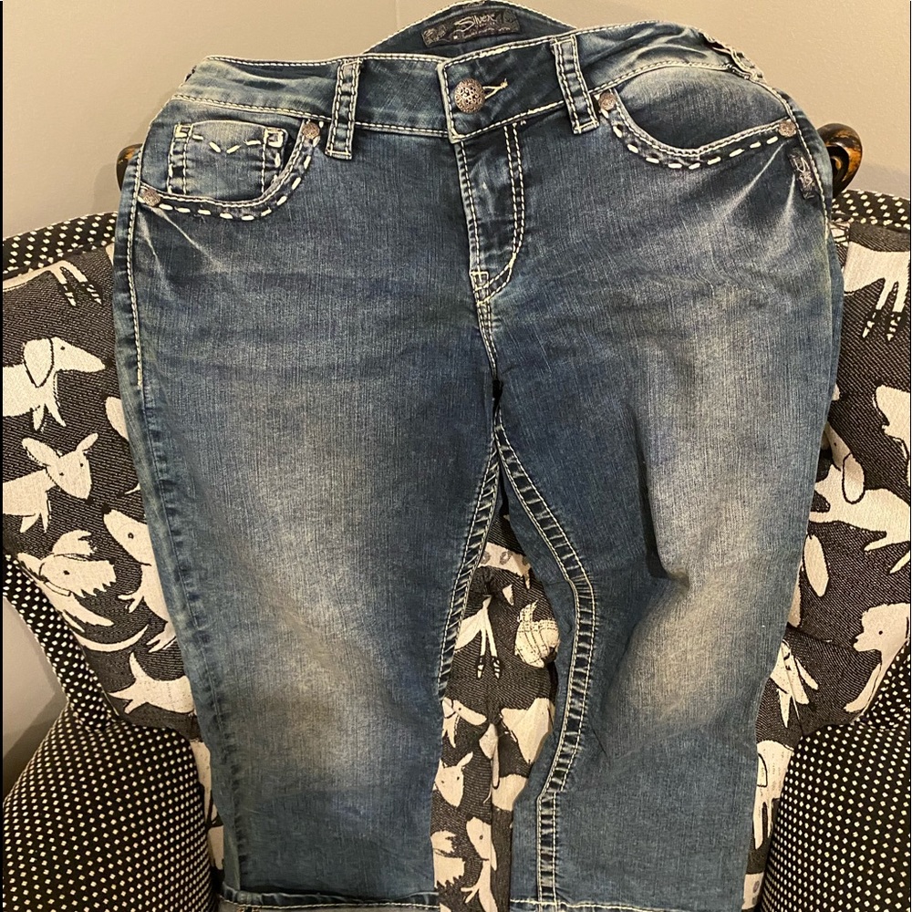 Silver Capri jeans. Style Suki flap Capri, size 32